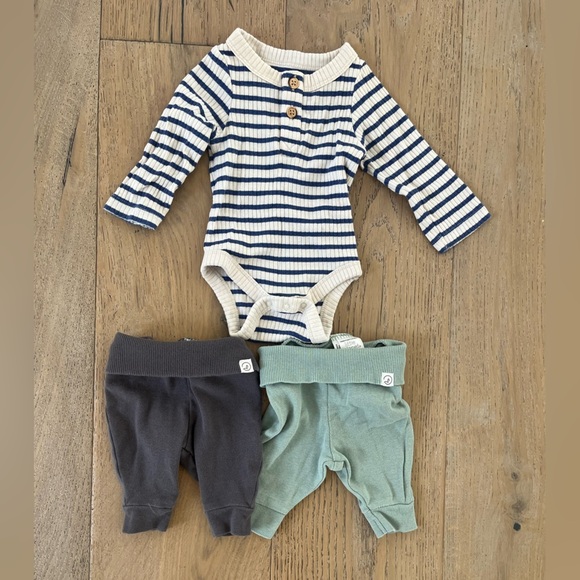 Newborn Bundle 2 pants 1 long sleeve Stripe Ribbed Button Organic Teal Gray Blue - Picture 1 of 8